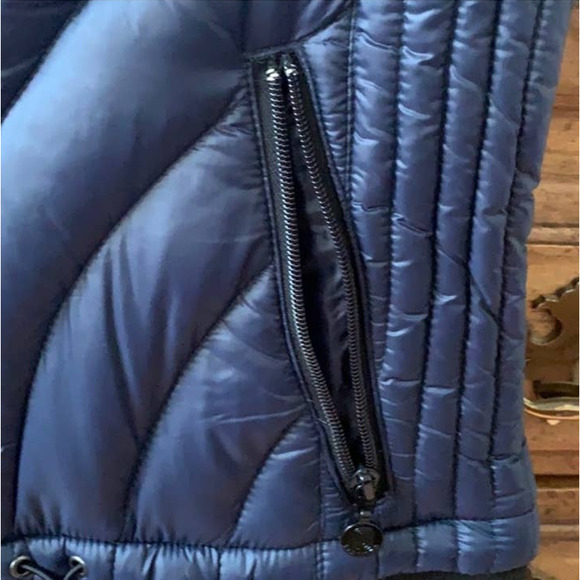 Bernardo Goose Down Hooded Packable Puffer Vest - Picture 5 of 13